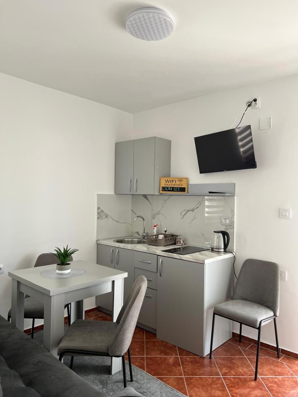 Kontiki Apartments Ulcinj Ngoại thất bức ảnh